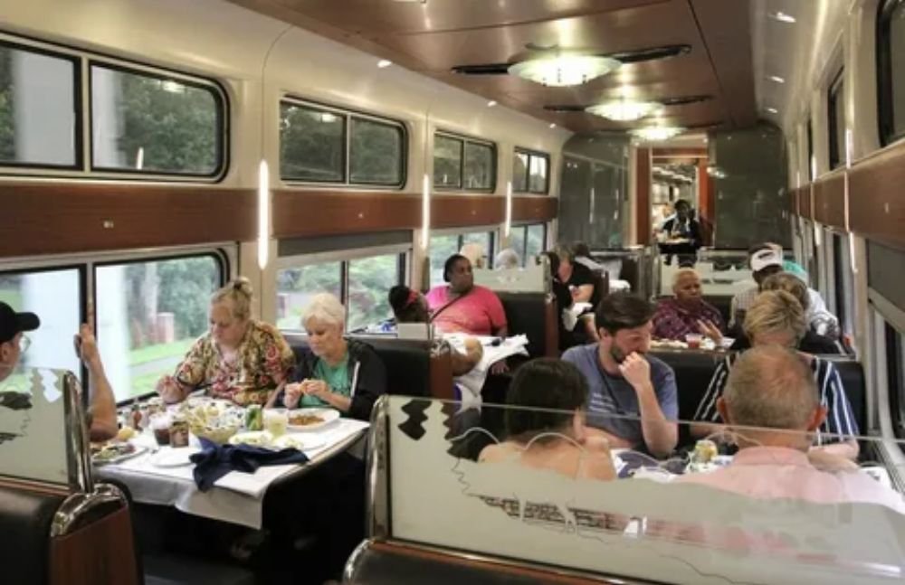 A full meal served to sleeper car passengers in the Amtrak Dining Car