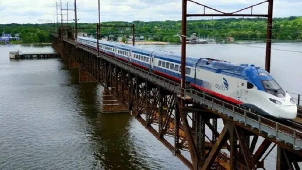 Boston New York Train traveling between Boston and New York