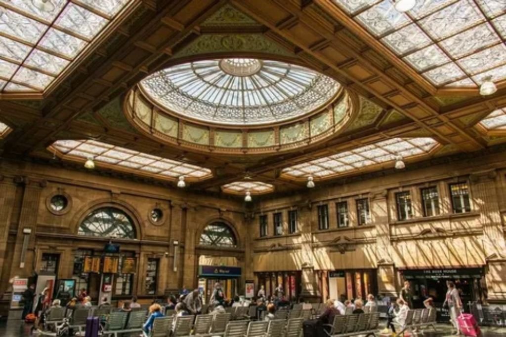 Interior concourse view of London King's Cross train station