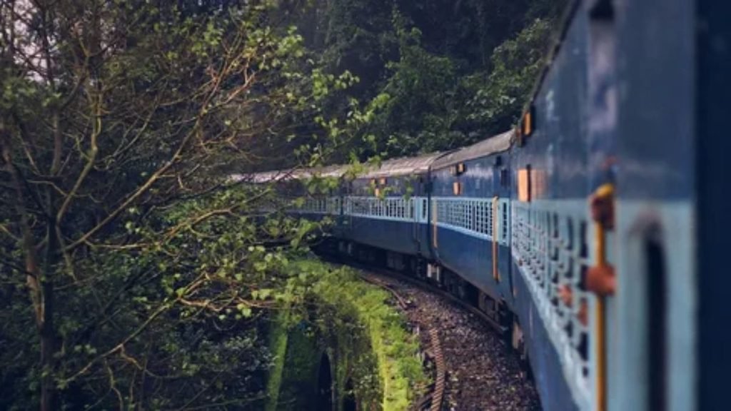 Detroit to Chicago train journey and rail travel